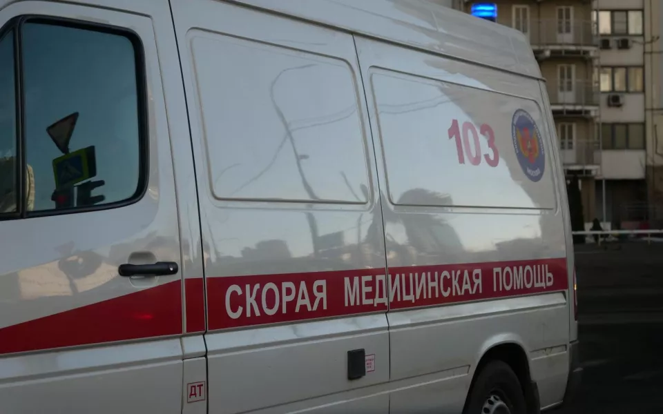 Женщина с семилетней дочерью выпала из окна многоэтажки в Калининграде