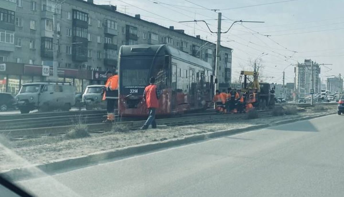 В Барнауле новый трамвай сошел с рельсов на проспекте Ленина - Толк  08.04.2024