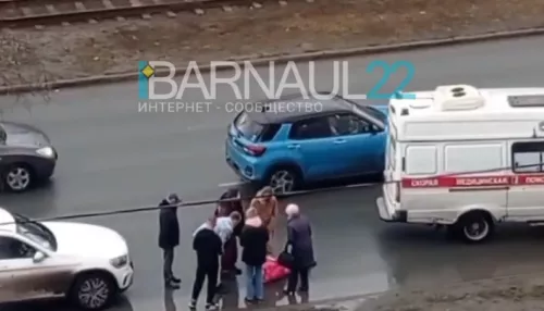 В Барнауле Mercedes-Benz сбил на пешеходном переходе женщину