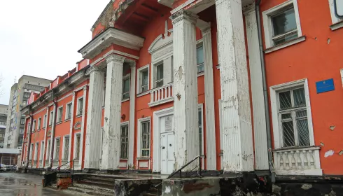 Вопрос исчерпан. Суд закончил споры об ограждении здания-памятника в центре Барнаула