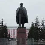 В мэрии Барнаула объяснили, почему огородили памятник Ленину на площади Советов