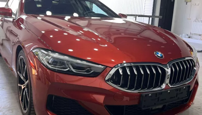В Барнауле за 10,5 млн рублей продают красный BMW в керамике и комплектации макси