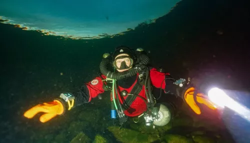Весенний гидрокосмос: дайверы показали красоты глубин Телецкого озера