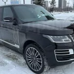 В Барнауле за 18 млн рублей продают роскошный Range Rover с мониторами на сидениях