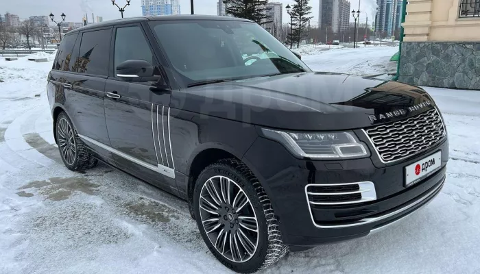 В Барнауле за 18 млн рублей продают роскошный Range Rover с мониторами на сидениях