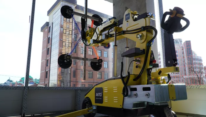 Высокие технологии. В Барнауле робот застеклит современный бизнес-центр класса А