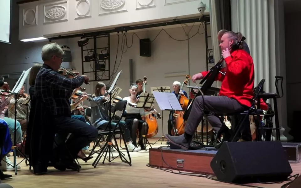В Барнауле пройдет концерт музыканта Дениса Шаповалова в сопровождении оркестра