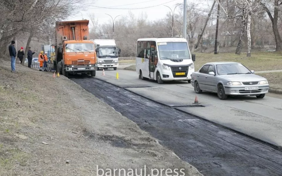 В Барнауле стартовал сезон ремонта дорог: где ведут работы