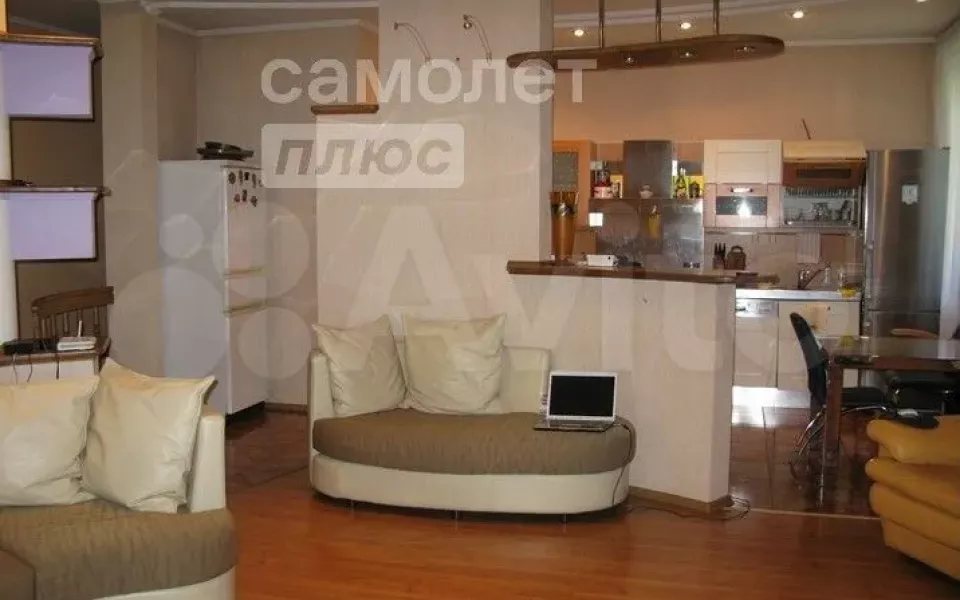 Двухэтажную квартиру с собственной сауной продают в Барнауле за 23,5 млн рублей