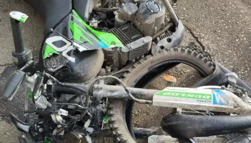 18-летний мотоциклист без прав слетел в кювет в алтайском селе
