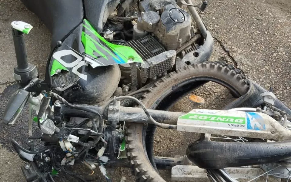 18-летний мотоциклист без прав слетел в кювет в алтайском селе