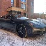 В Барнауле за 4,9 млн продают сатиновый Porsche Panamera с коричневым салоном