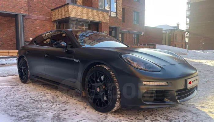 В Барнауле за 4,9 млн продают сатиновый Porsche Panamera с коричневым салоном