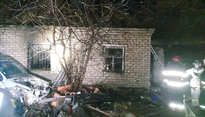 Два человека погибли при пожаре частном доме Барнаула