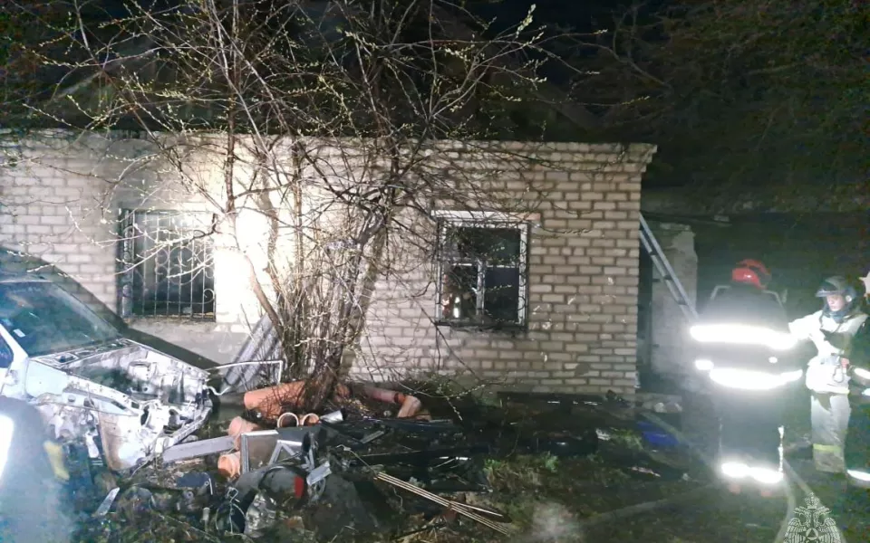Два человека погибли при пожаре частном доме Барнаула