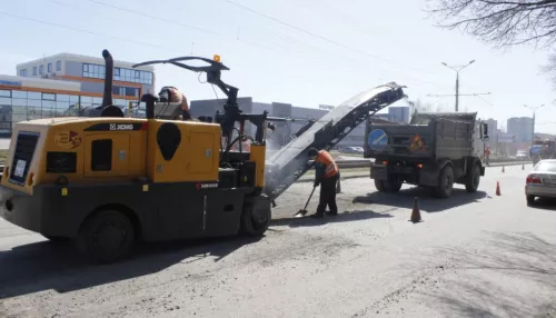 В Барнауле дорожники проводят ремонт убитых участков: где идут работы