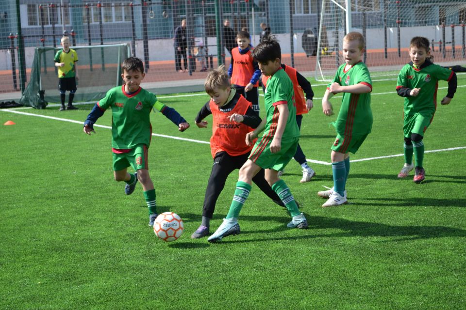 Детские дворовые команды Барнаула разыграли Кубок городской Думы по мини-футболу 