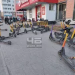 Барнаульцы пожаловались на стихийные парковки электросамокатов