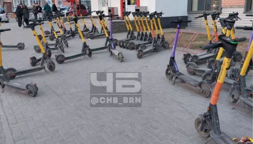 Барнаульцы пожаловались на стихийные парковки электросамокатов