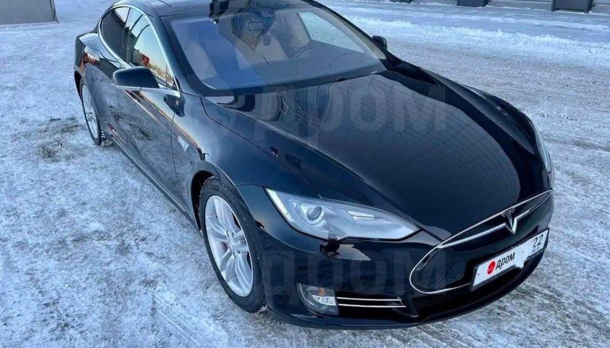 В Барнауле продают черную Tesla с большой панорамной крышей и автопилотом -  Толк 24.04.2024