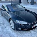 Черный электромобиль Tesla с автопилотом продают в Барнауле за 3,6 млн