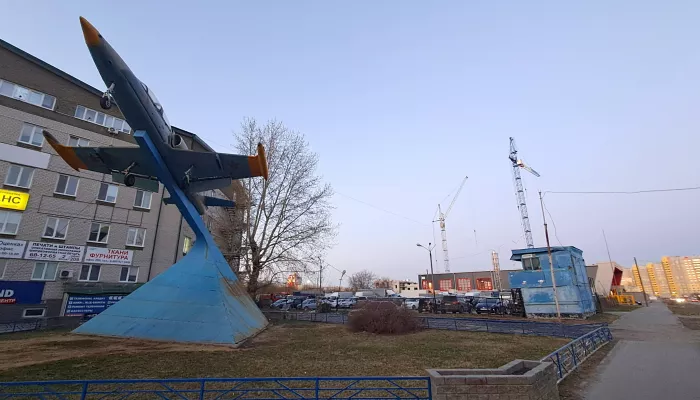 В Барнауле рядом с территорией под парк выставили на торги участок с автостоянкой