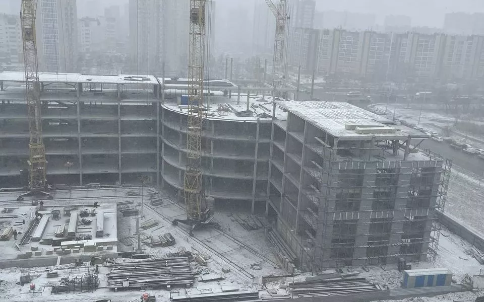 Апрельский снегопад накрыл Барнаул: фото снежного города