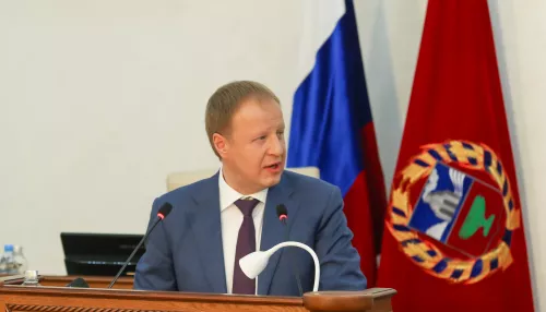 Губернатор Виктор Томенко поздравил жительниц Алтайского края с 8 Марта