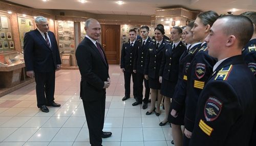 Путин рассказал, какими качествами должен обладать полицейский