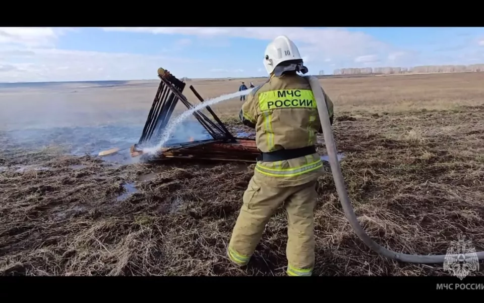 Дома в огне: как спасатели МЧС провели учения в Алтайском крае