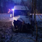 На трассе под Новосибирском маршрутку закрутило и выбросило на встречный грузовик