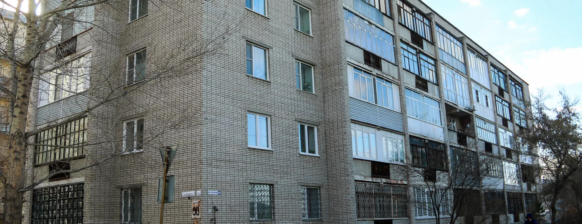 Жители пятиэтажки в центре Барнаула несколько лет не могут добиться капремонта кровли