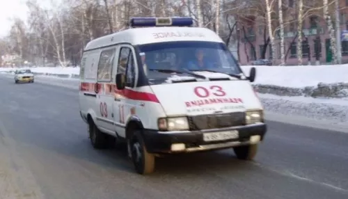 В Барнауле женщина сорвалась с высоты при попытке побега из квартиры