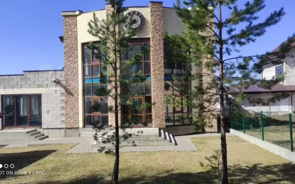 Живописный коттедж с лесом на участке продают недалеко от Барнаула за 35 млн