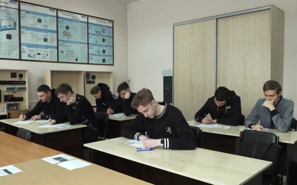 Алтайские вузы начали переходить на электронные зачетки и студенческие билеты