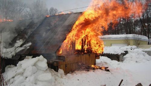 Алтайские моржи сожгли баню на открытии зимнего сезона