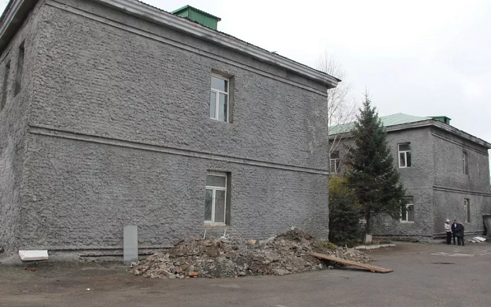 Более 100 млн рублей выделили на завершение ремонта филиала поликлиники 1 Барнаула