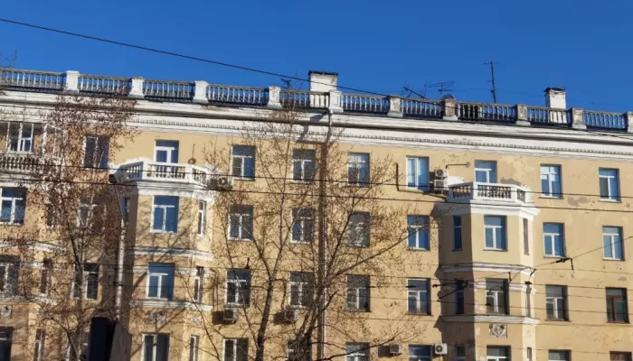 В Барнауле восстановили фасад дома на пр. Строителей. Фото