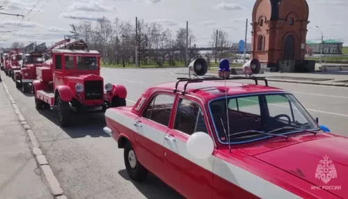 По улицам Барнаула проедет современная и ретро пожарная техника