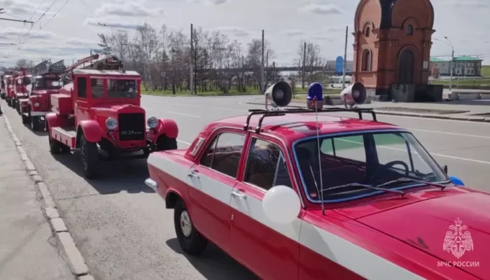 По улицам Барнаула проедет современная и ретро пожарная техника