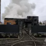 В Горно-Алтайске рано утром огонь уничтожил коттедж