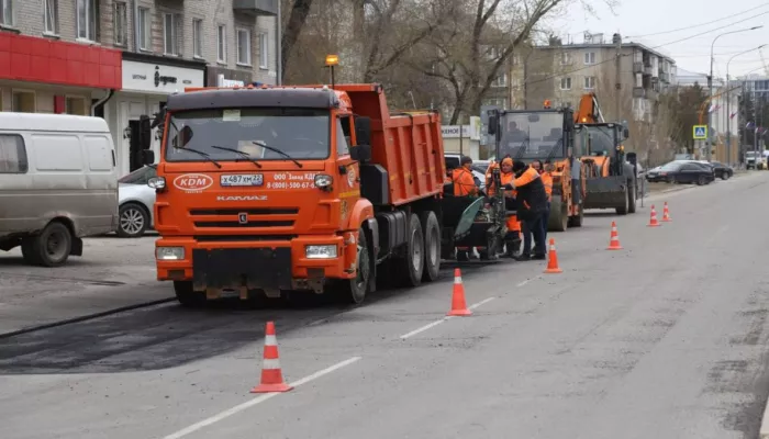 Глава Барнаула проконтролировал ремонт дорог в центре города