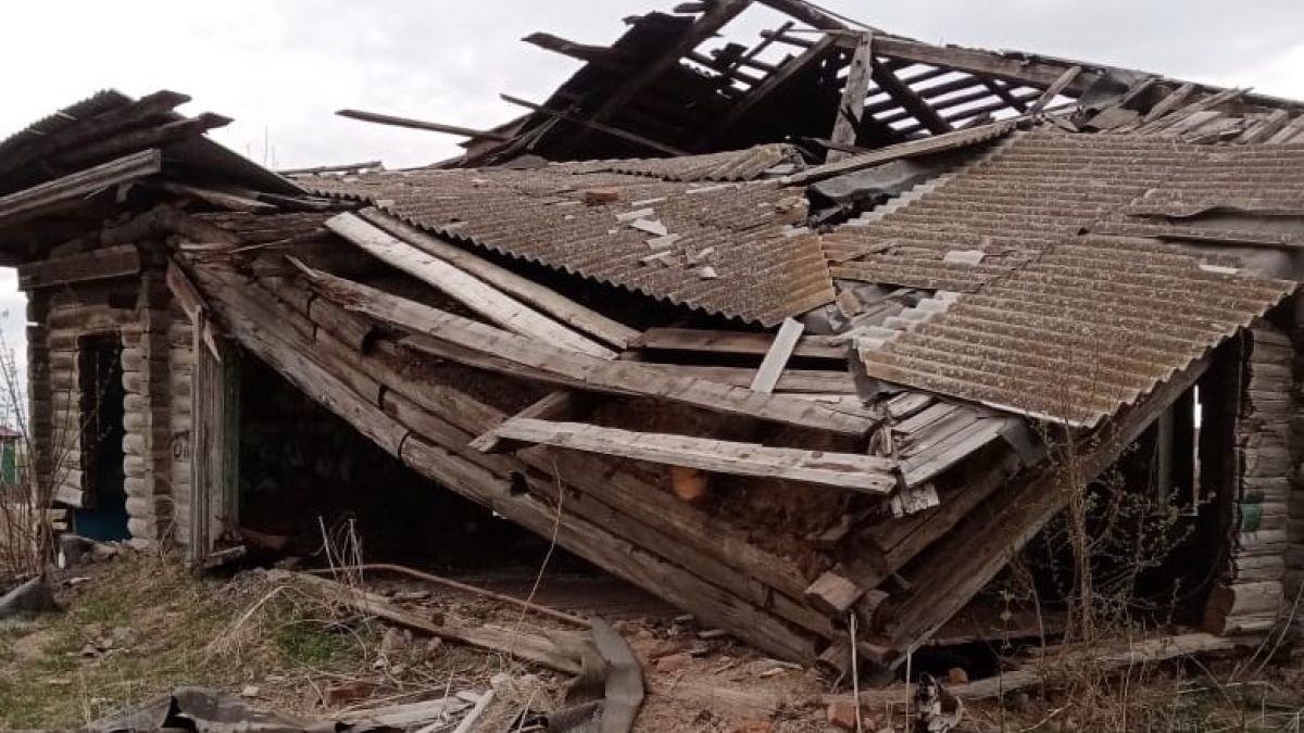 Здание бывшей церковно-приходской школы в Усть-Калманке