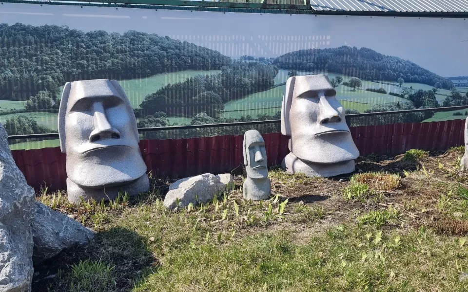 В Барнаульском зоопарке установили необычные скульптуры