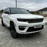 В Барнауле почти за 10 млн рублей продают Jeep Grand Cherokee в топовой комплектации