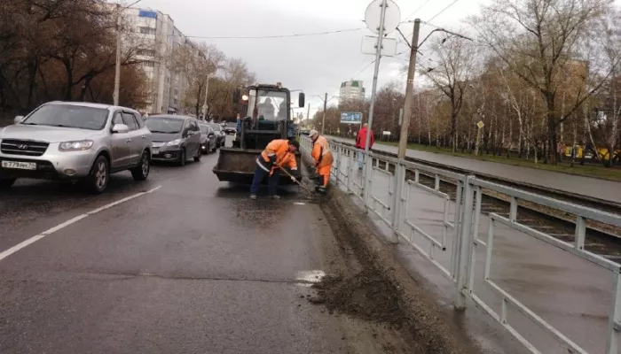 В Барнауле с городских улиц за месяц вывезли более 500 тонн мусора