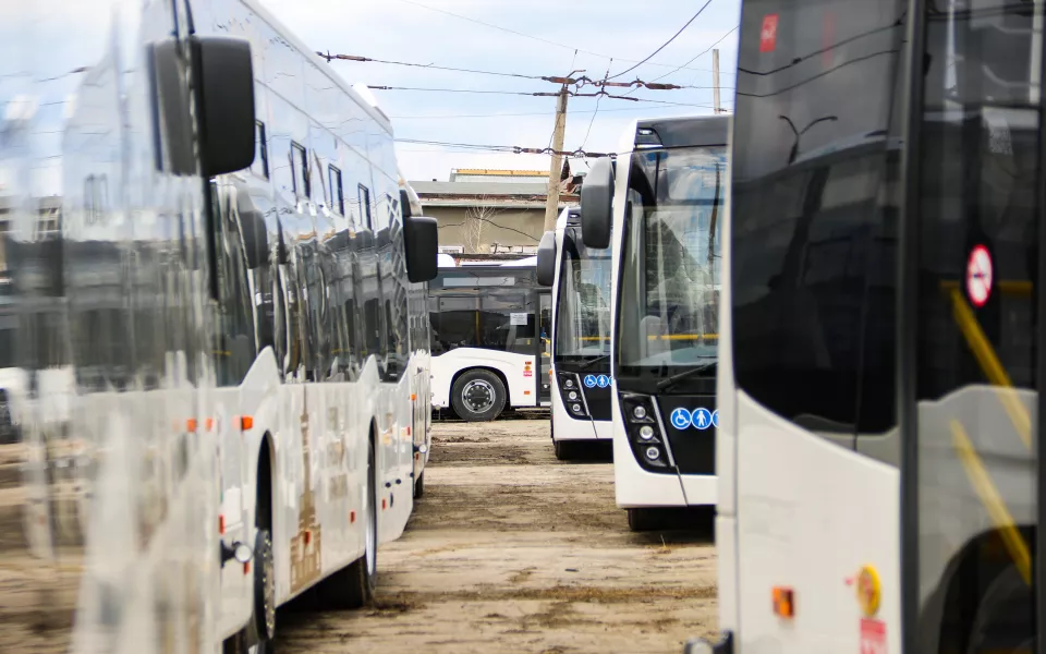 Обложка и начинка: как выглядят снаружи и изнутри новые барнаульские автобусы. Фото