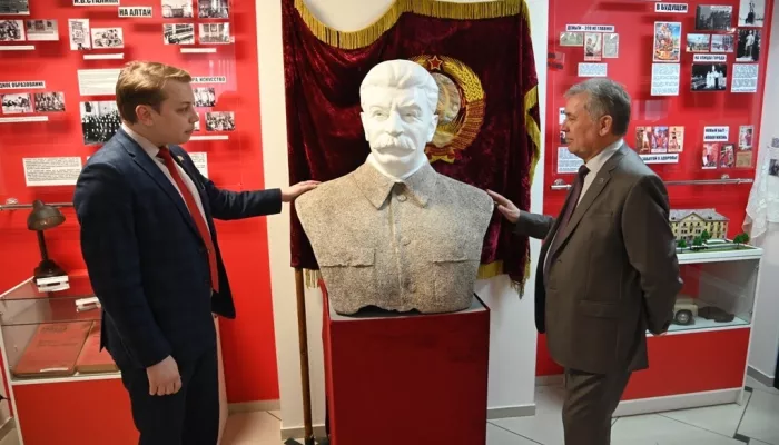 Председатель АКЗС Романенко побывал на экскурсии в Сталин-центре