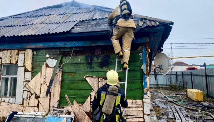 В Барнауле сгорело около 100 квадратов частного дома на улице Кутузова