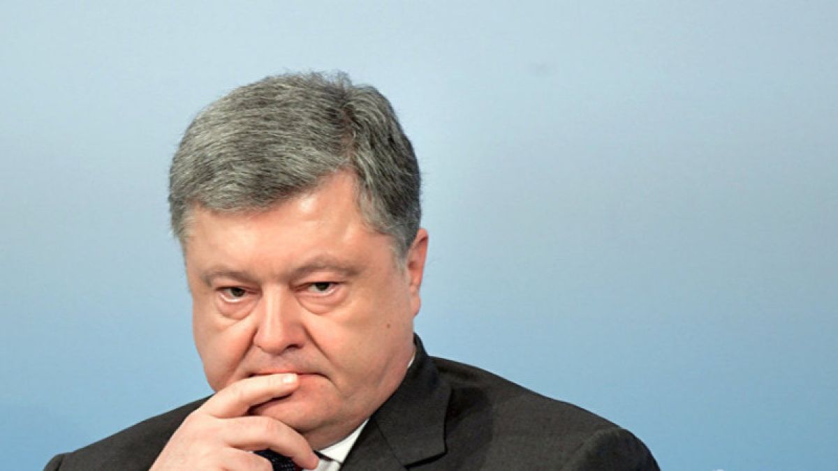 В Сети высмеяли Порошенко, ждавшего рукопожатия с Трампом 